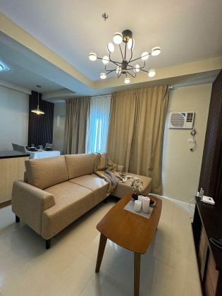 Interiored 2 Bedroom Bi Level Condo for Rent at the Montane