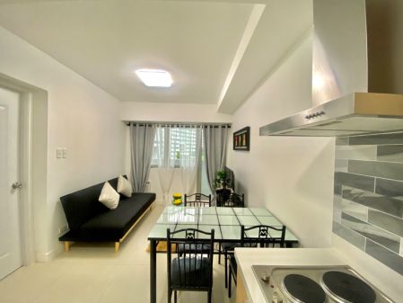 Fully Furnished 1 Bedroom in QC with Amenity Views