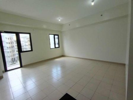 HILL06XXTB: For Rent Unfurnished Studio Unit with Balcony in Hill