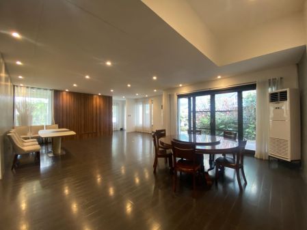 Modern 5BR Home with Swimming Pool in Dasmarinas Village
