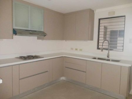 Newly Renovated 3 Bedroom Unit at Skyland Plaza for Rent