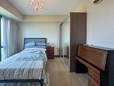 Wake Up to Stunning Golf Course Views in Bgc