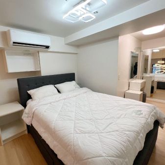 Fully Furnished 1 Bedroom Unit at Mandani Bay Suites for Rent