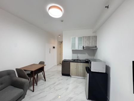 Fully Furnished 1 Bedroom in Monarch Parksuites Paranaque
