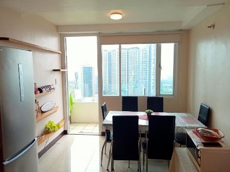 Semi Furnished 2 Bedroom Unit in Seibu Towers BGC for Rent