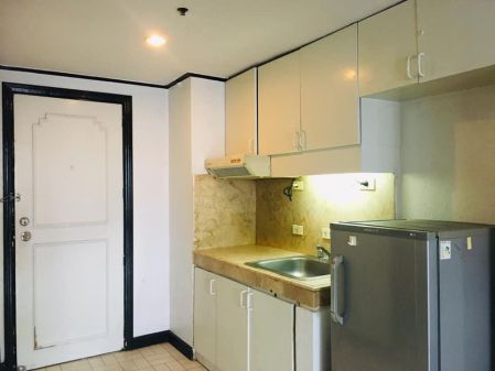 Semi Furnished 1 Bedroom Unit for Rent at Makati Prime Tower - In