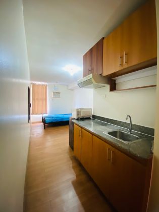 Semi Furnished Studio Unit for Rent in Hampton Gardens Pasig