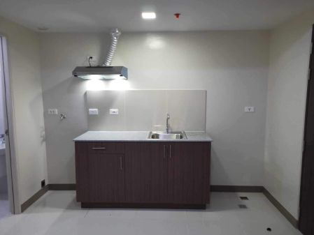 Semi Furnished Unit For rent In suntrust solana studio