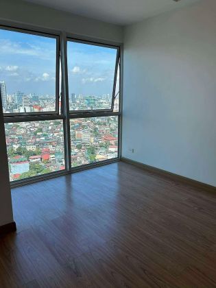 Unfurnished 1BR with balcony in Times Square West BGC