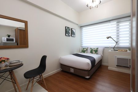 Fully Furnished Studio unit in Eton Tower Makati