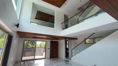 6 Bedroom for Rent in McKinley West Village Taguig City