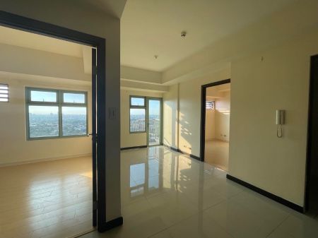Semi Furnished 2BR in The Magnolia Residences New Manila QC