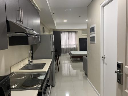 Fully Furnished Studio Unit at The Senta for Rent