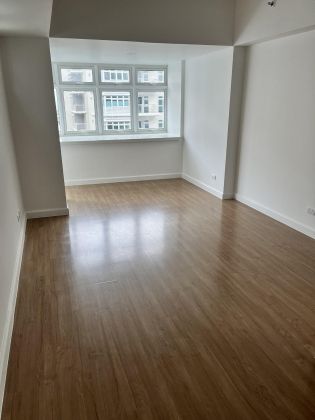 3BR Condo with Maids Room Balcony at the Veranda Arca South