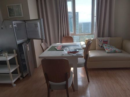 2 Bedroom Furnished unit for Rent in Avida Towers Alabang