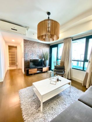 2BR w/ balcony Fully Furnished unit at Edades Tower Rockwell Maka