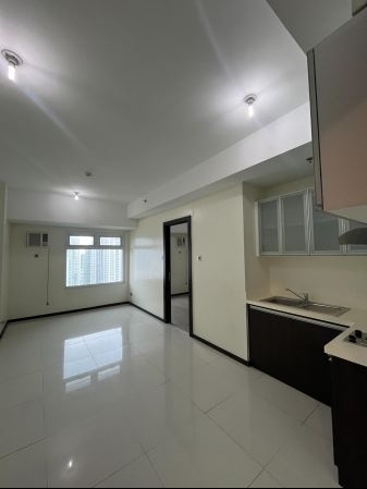 Semi Furnished 1 Bedroom in The Trion Towers BGC