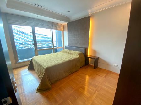 Fully Furnished 1 Bedroom Unit in One McKinley Place