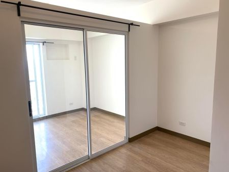 Bright and Open 1BR with Balcony for Rent in Infina Towers 