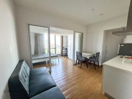Fully Furnished 1 Bedroom Unit at Acqua Private Residences
