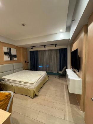 Fully Furnished Big 1 Bedroom unit in One Uptown Residence BGC