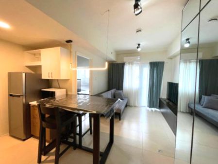 Fully Furnished 1 Bedroom Unit at The Vantage at Kapitolyo