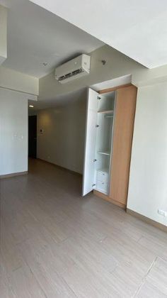 Studio Unfurnished For Rent in One Eastwood Avenue Tower