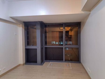 Spacious Studio Unit for Rent in One Eastwood Ave 1