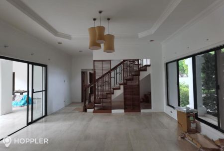 5BR House for Rent in Ayala Alabang Village Muntinlupa