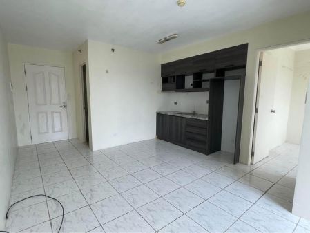 Semi - Furnished 1BR Unit for Rent in Avida Towers Cebu