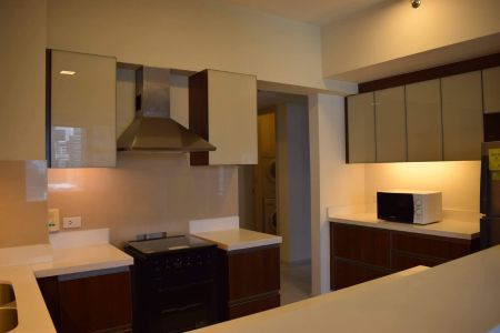 Fully Furnished 2 Bedroom BGC Condo Arya Residences