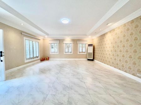 Renovated and Well Maintained Home in Dasmarinas Village