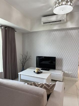2 Bedroom for Rent in Two Serendra
