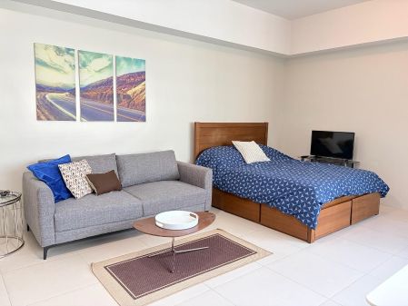 For Lease Studio Unit in Icon Plaza Bgc