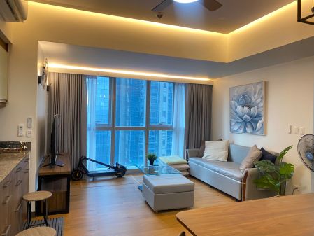 For Rent 3 Bedroom Unit in Uptown Parksuites