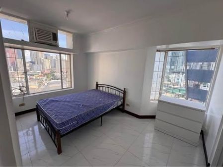3 Bedroom Semi Furnished for Rent at Kingswood Arcade