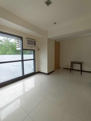 Semi Furnished Low Floor Studio for Rent in Viceroy Residences 