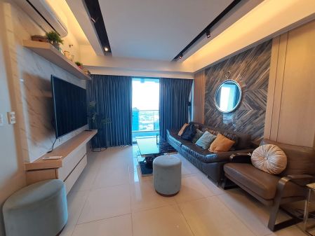Fully Furnished 1BR Unit in One Uptown Residence BGC for Rent