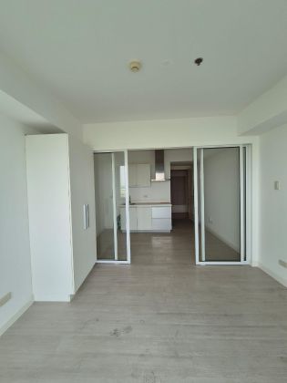 1 Bedroom Unit for Rent at Azure Urban Residences with Parking