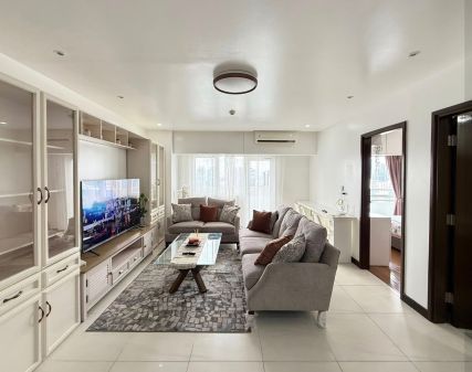 Nicely Furnished 2 bedroom in The Royalton in Capitol Commons 