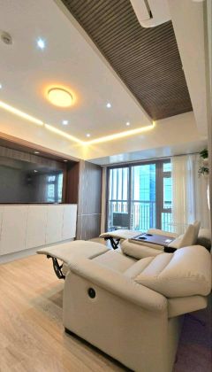 2BR Corner Unit with Balcony for Rent at Park Triangle BGC