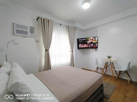 Cozy Studio at Mesatierra Garden Residences near GMall Bajada