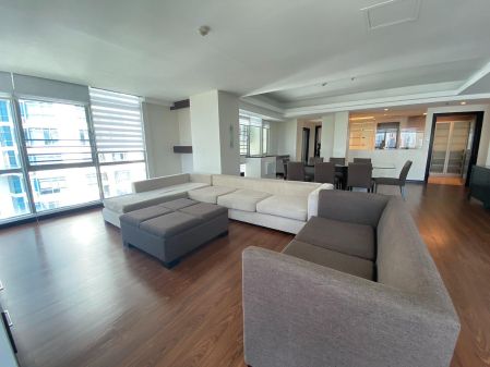 Fully Furnished 2 Bedroom Condo at Grand Hamptons Burgos BGC