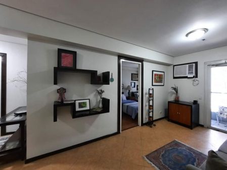 Fully Furnished 1 Bedroom Unit at The Columns Ayala Avenue