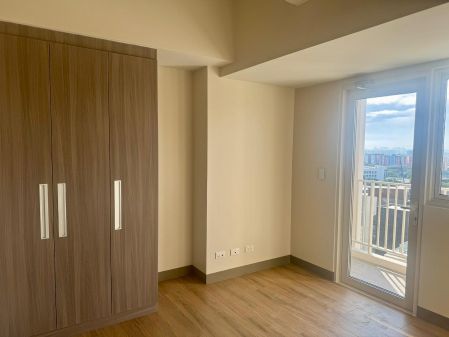 Semi Furnished 1 Bedroom Unit at Park McKinley West for Rent
