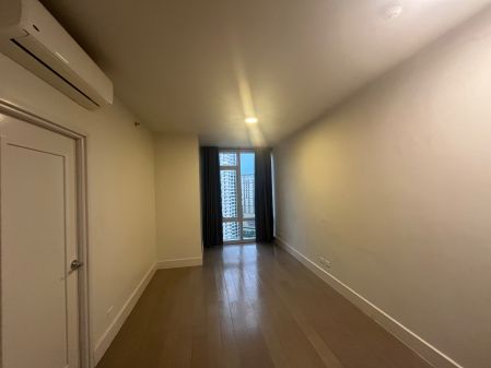 For Rent Unfurnished 1BR in Lincoln with Parking