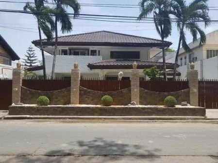 7 Bedroom House in Multinational Village for Rent