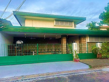 2 Story Semi Furnished and Spacious House at Merville Subd., Para