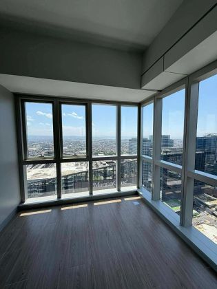 For Rent 2BR Semi Furnished in Uptown Arts for 120k per Month