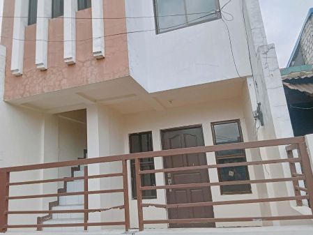 3 Storey House for Rent in Hms Camarin Caloocan